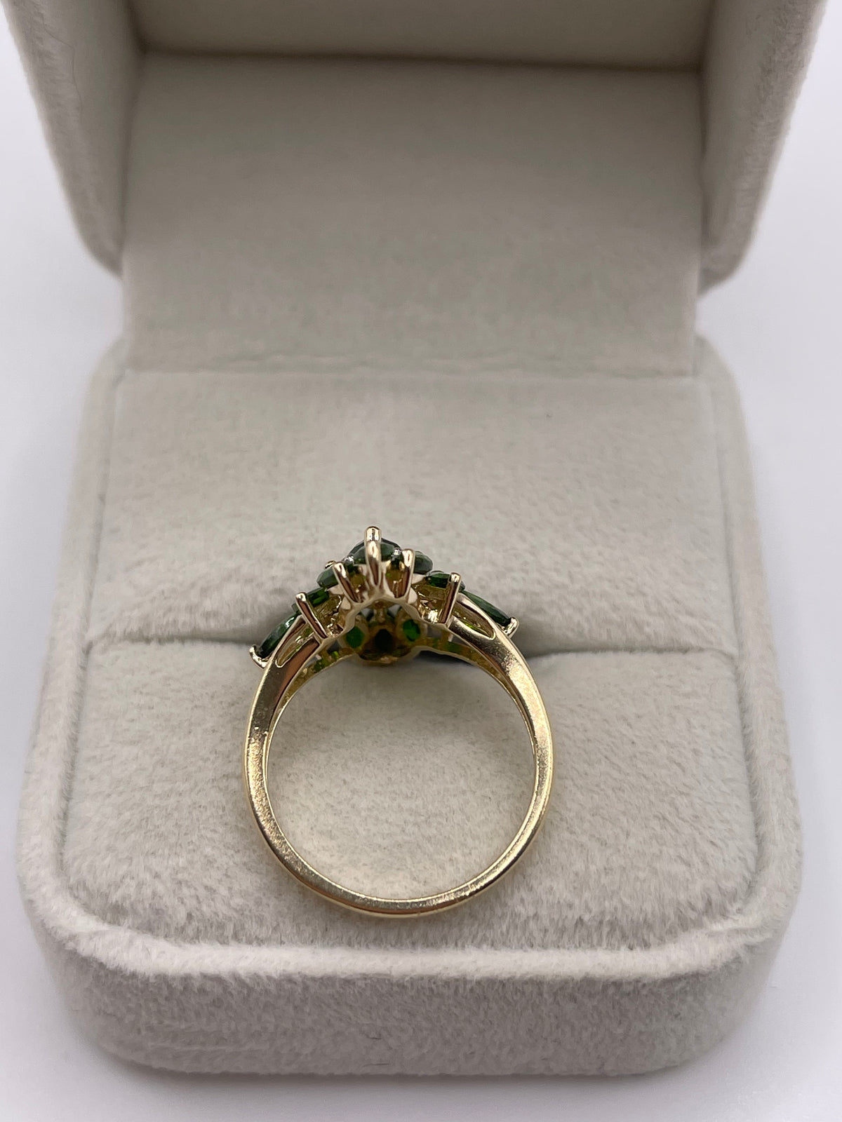 9ct gold diopside and diamond ring