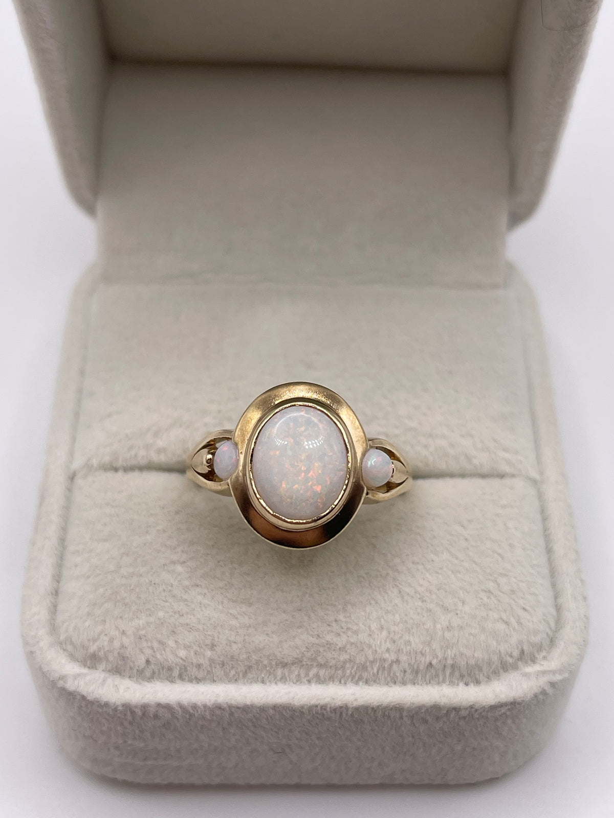 9ct gold opal ring