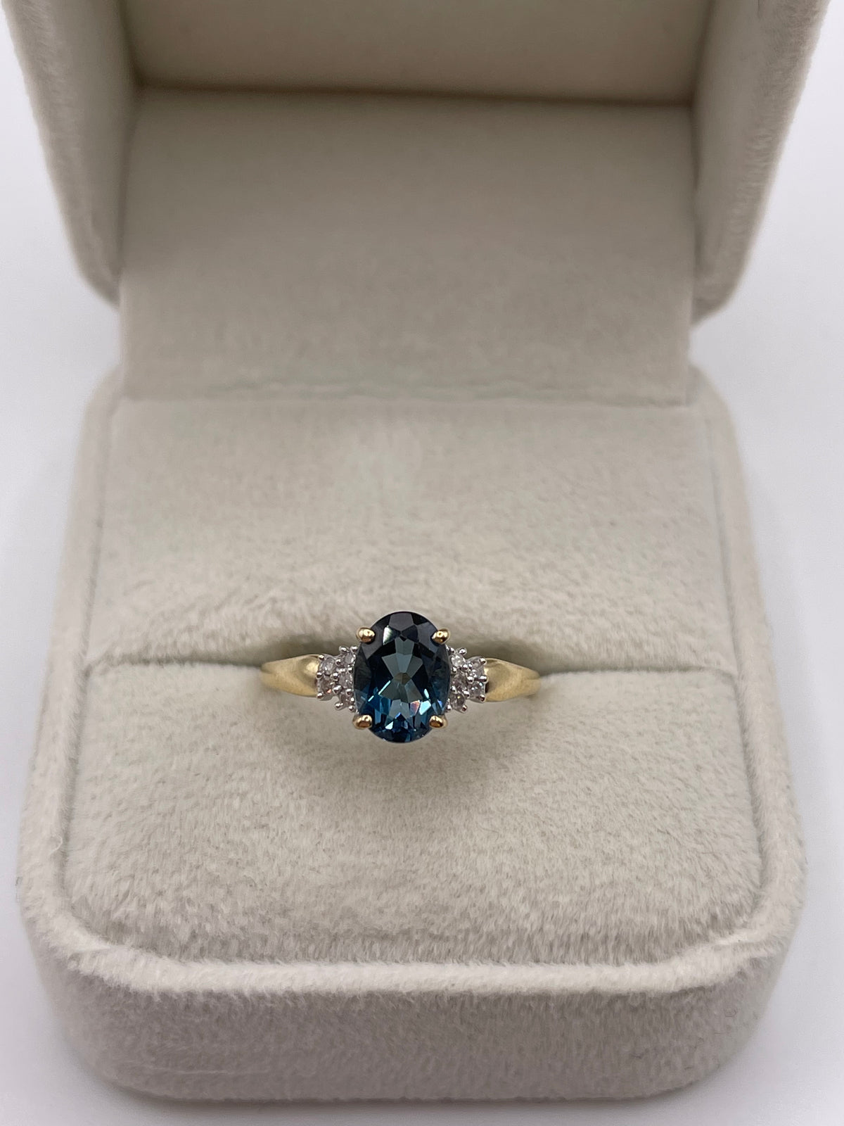9ct gold London blue topaz and diamond ring