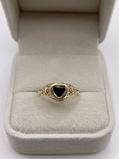 9ct gold onyx heart ring