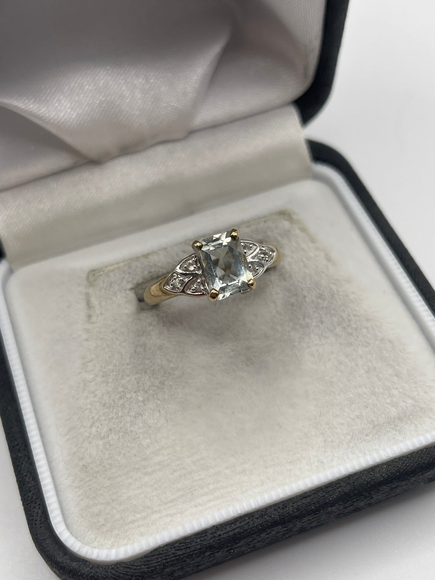 9ct gold green amethyst and zircon ring