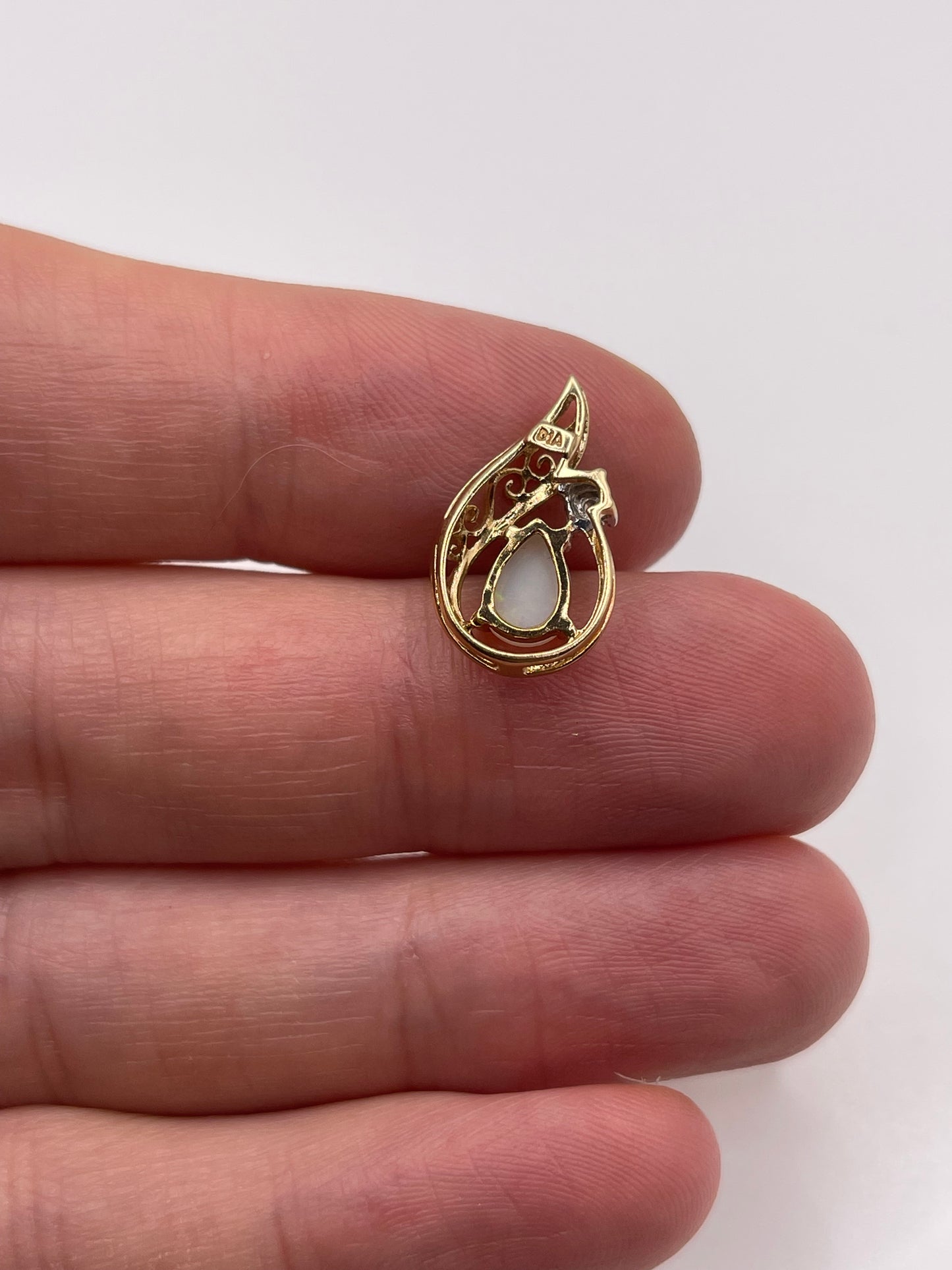 9ct gold opal and diamond pendant