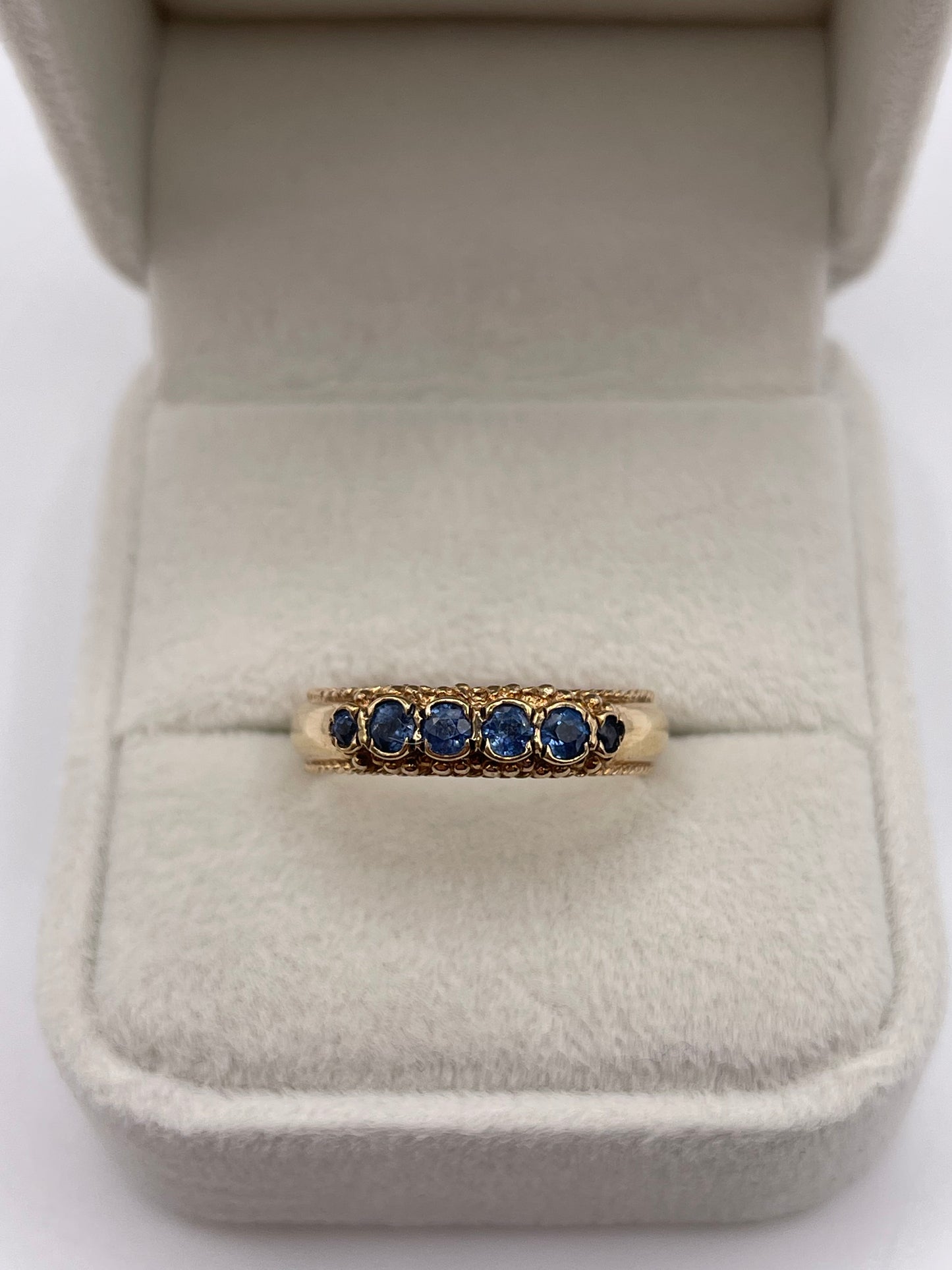 9ct gold sapphire ring