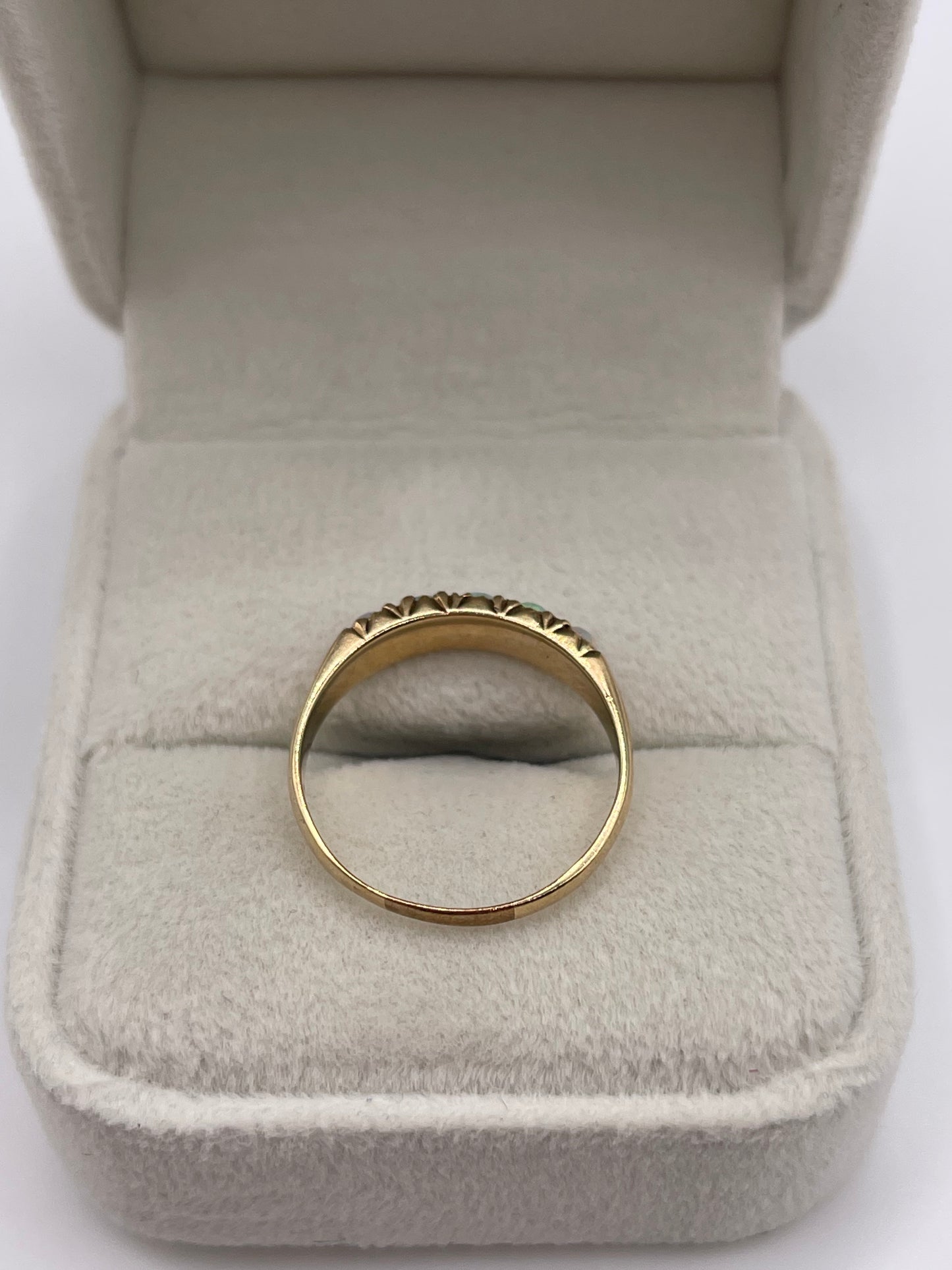 9ct gold opal ring