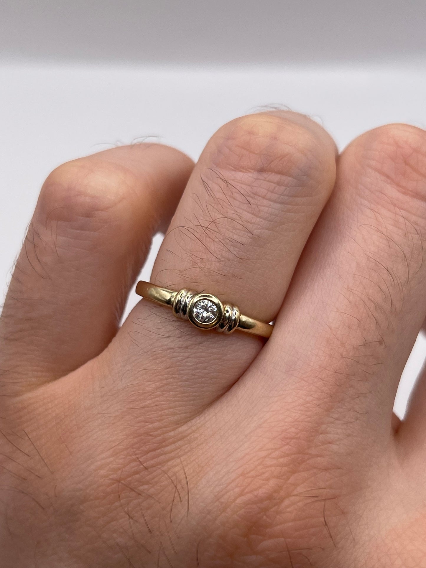9ct gold cz ring