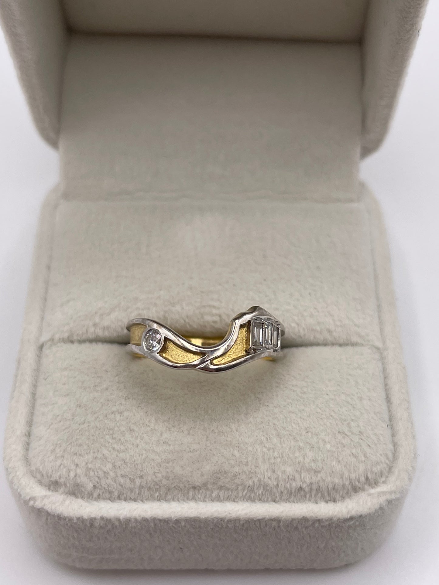 18ct two tone gold diamond ring