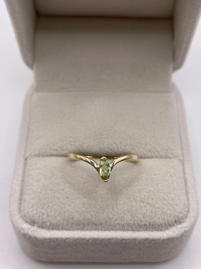9ct gold peridot wishbone ring