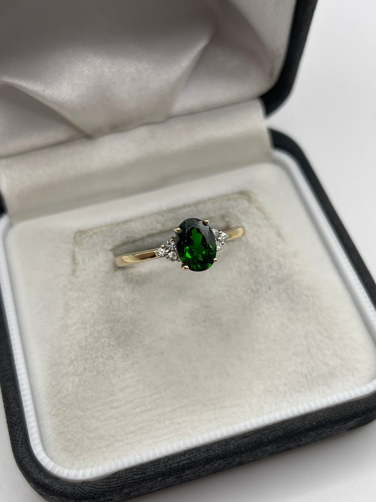 9ct gold diopside and zircon ring