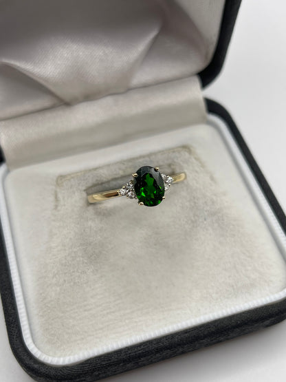 9ct gold diopside and zircon ring