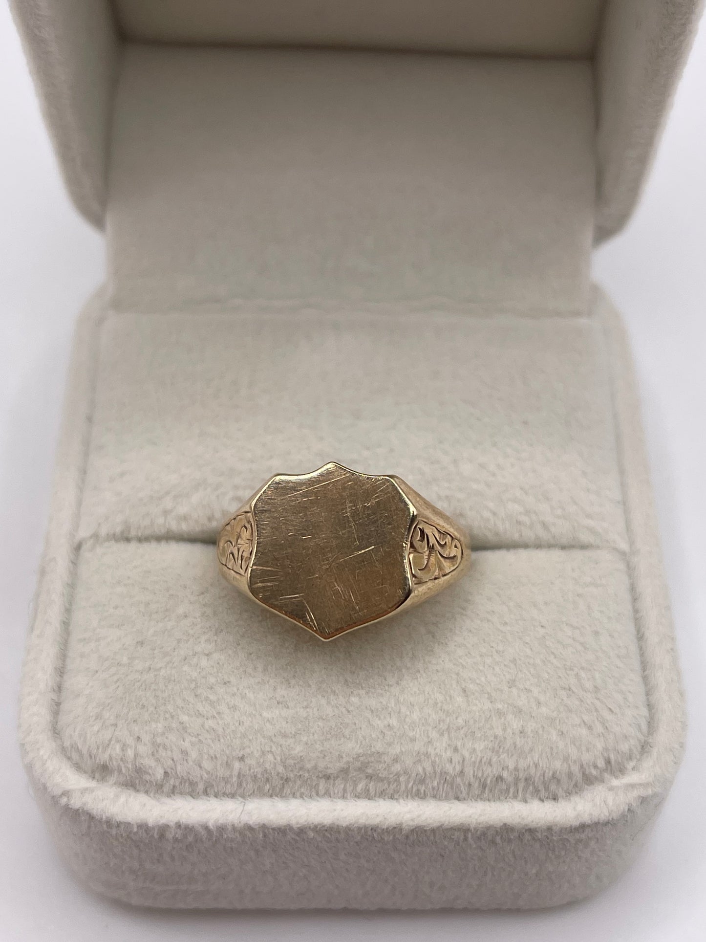 9ct gold shield signet ring
