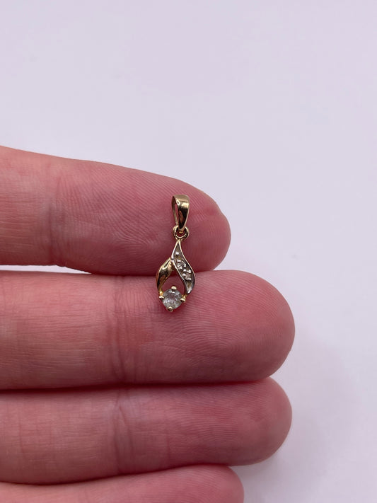 9ct gold topaz and diamond pendant