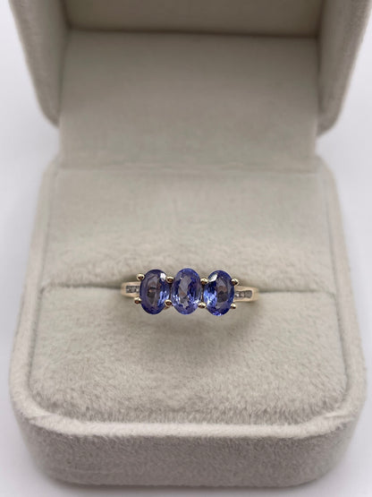 9ct gold tanzanite and diamond ring