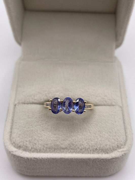 9ct gold tanzanite and diamond ring