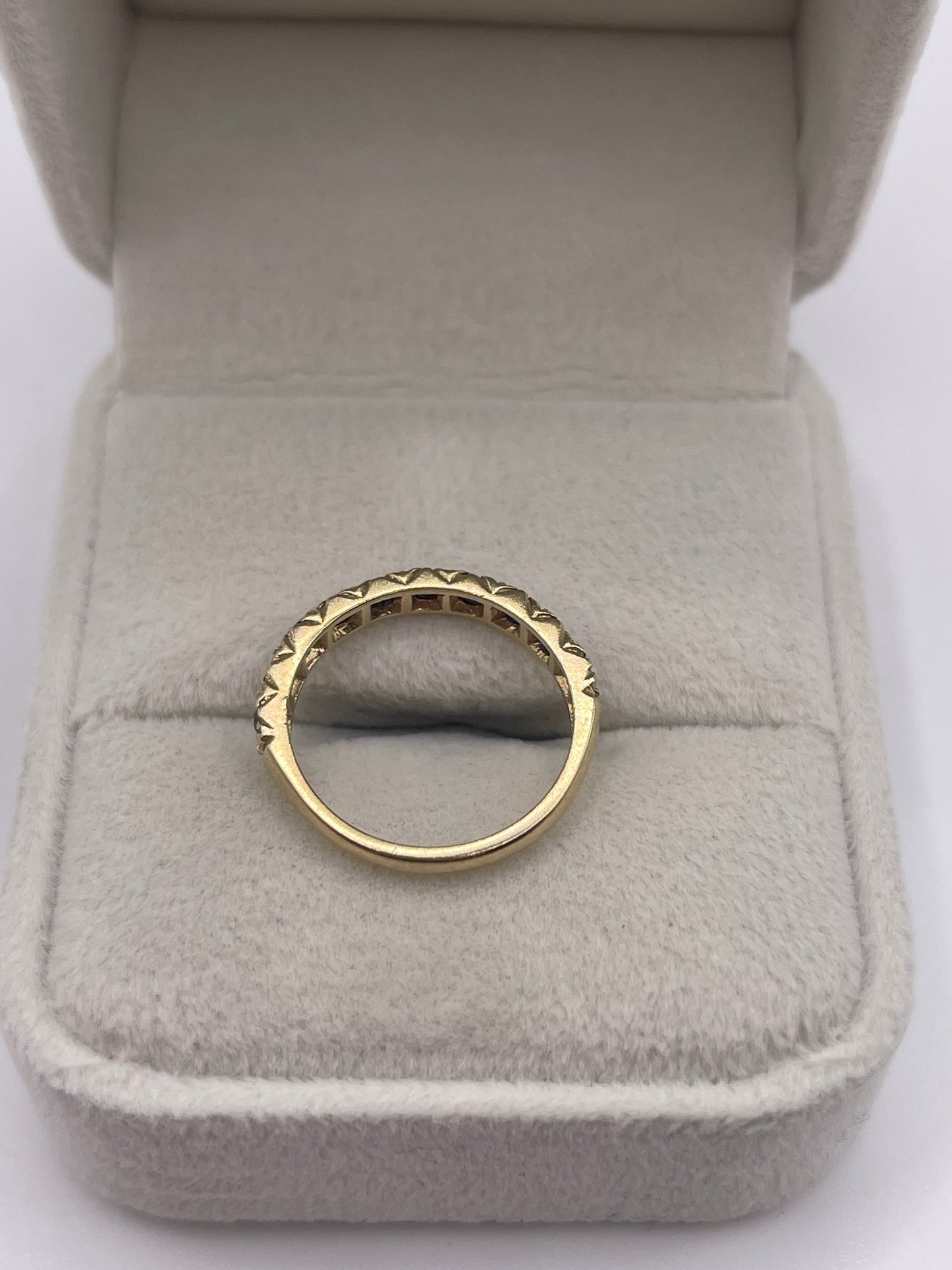 9ct gold sapphire ring