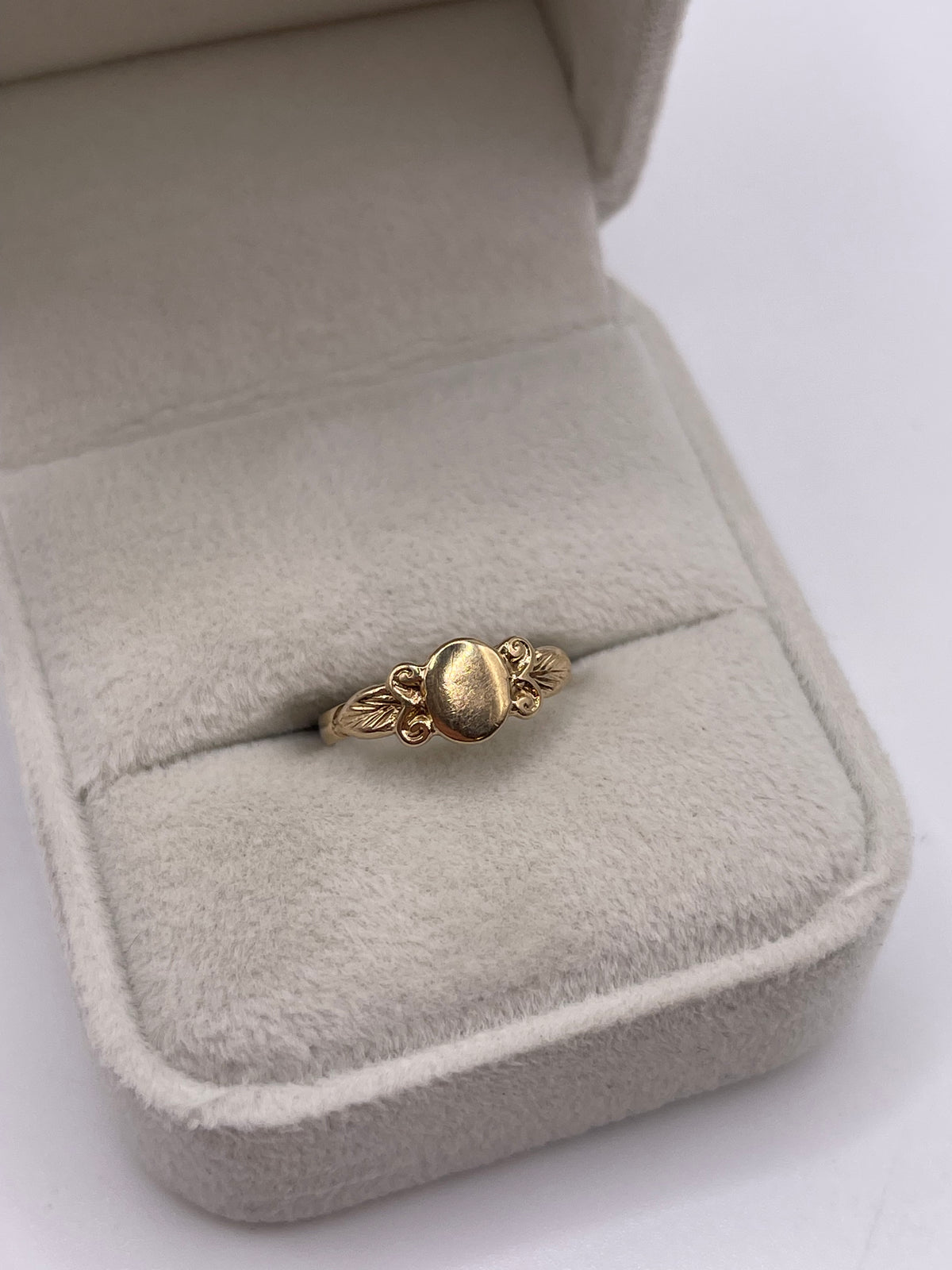 9ct gold signet ring