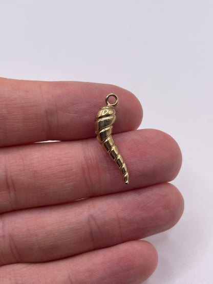 9ct gold horn of plenty pendant