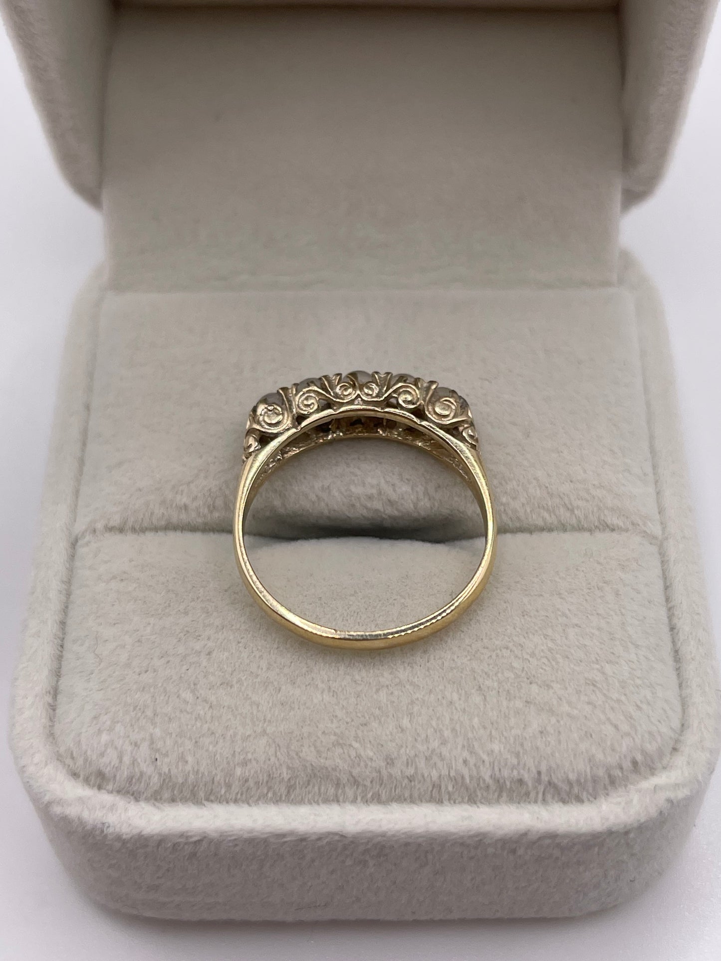 9ct gold moonstone ring