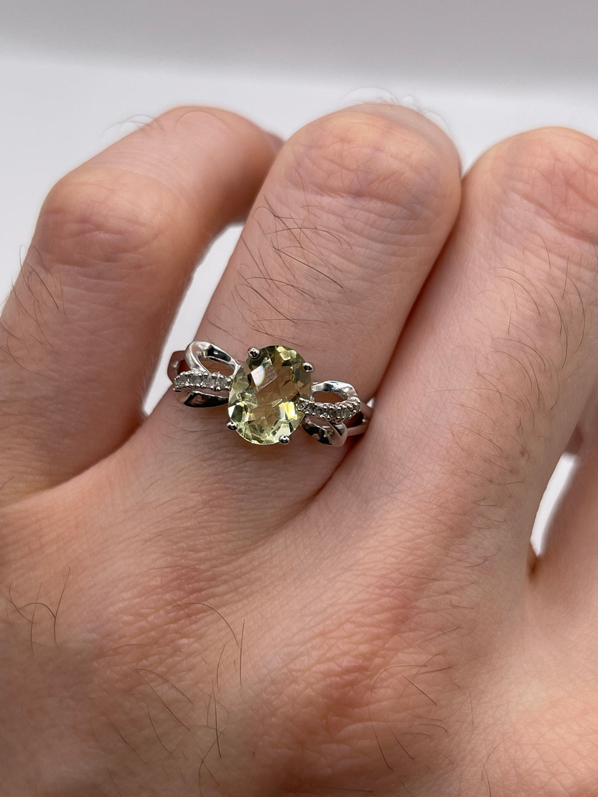 9ct white gold lemon quartz and diamond ring