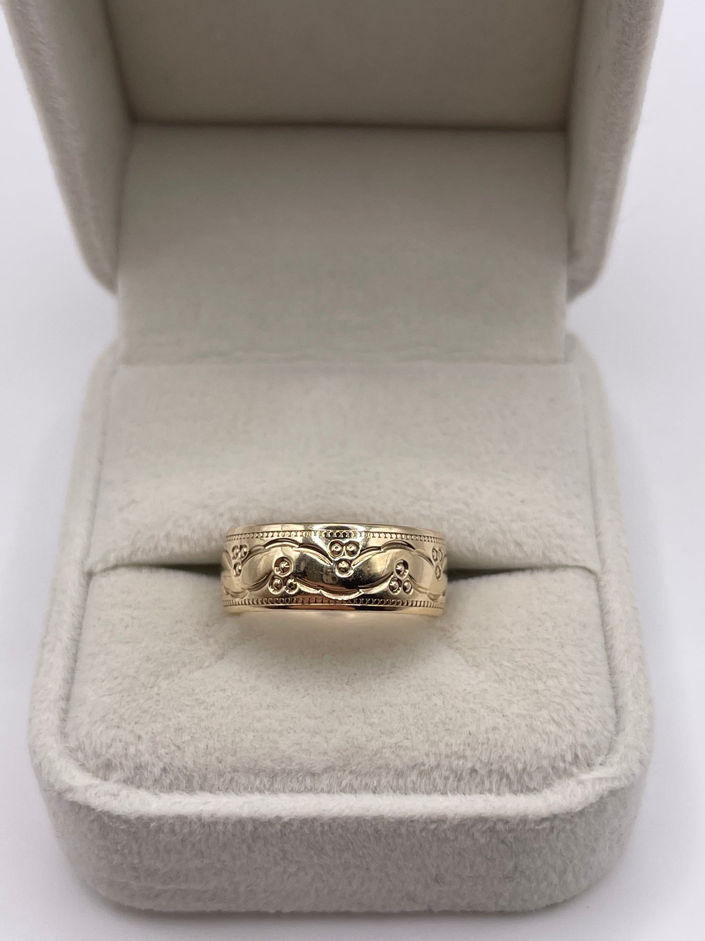 9ct gold patterned band