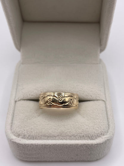 9ct gold patterned band