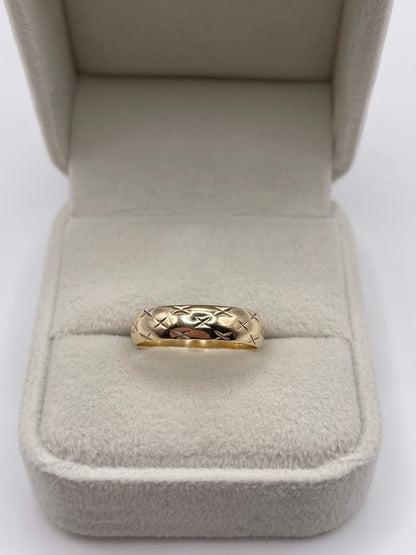 9ct gold patterned band