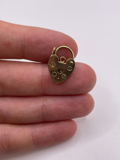 9ct gold padlock 11