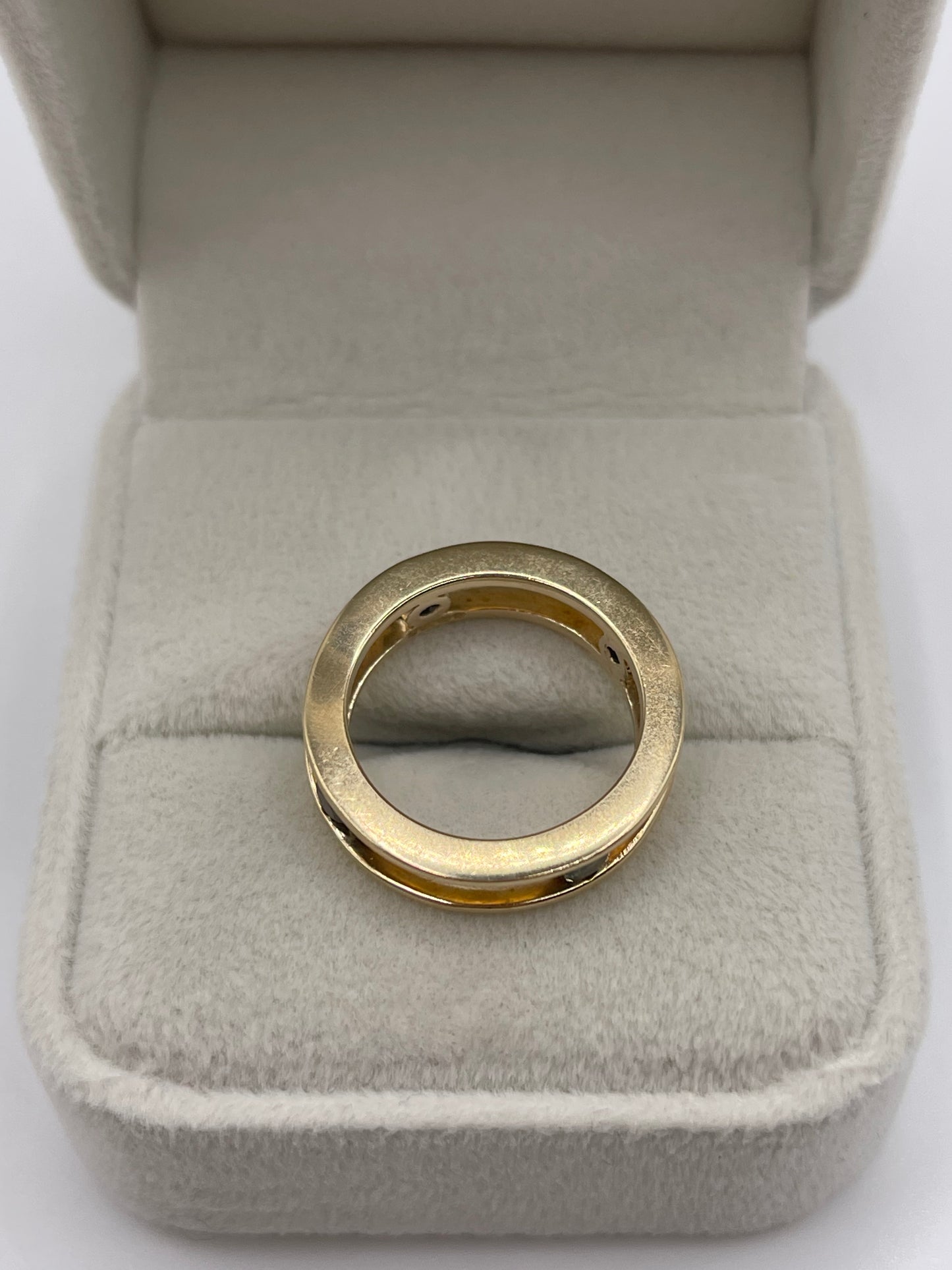 9ct gold sapphire ring