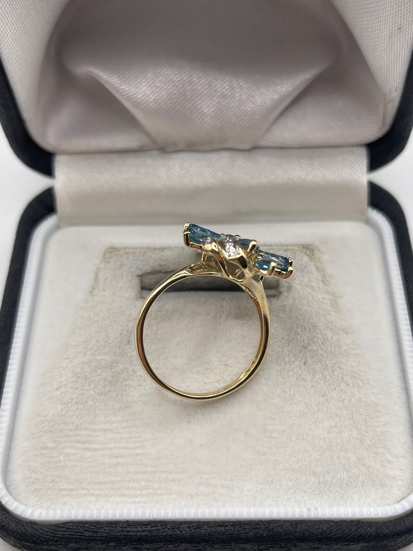 9ct gold topaz and diamond ring