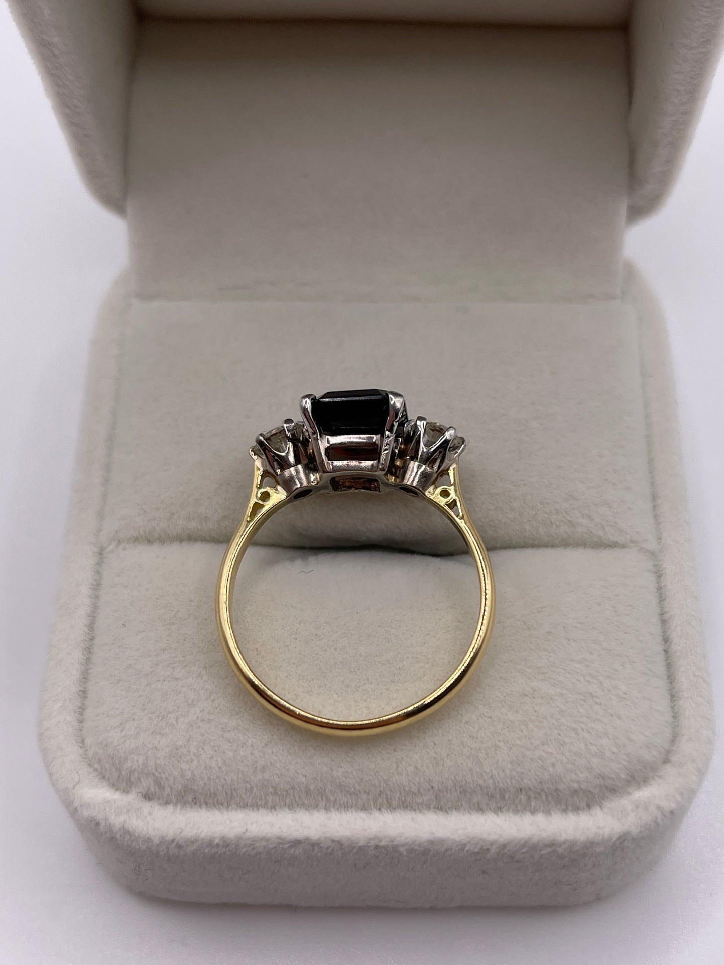 18ct gold garnet and diamond ring