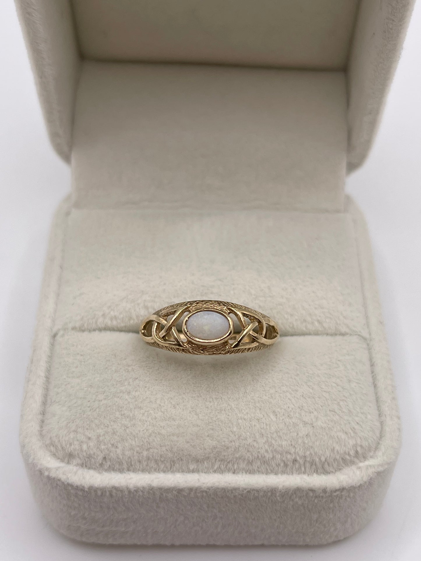 9ct gold opal ring