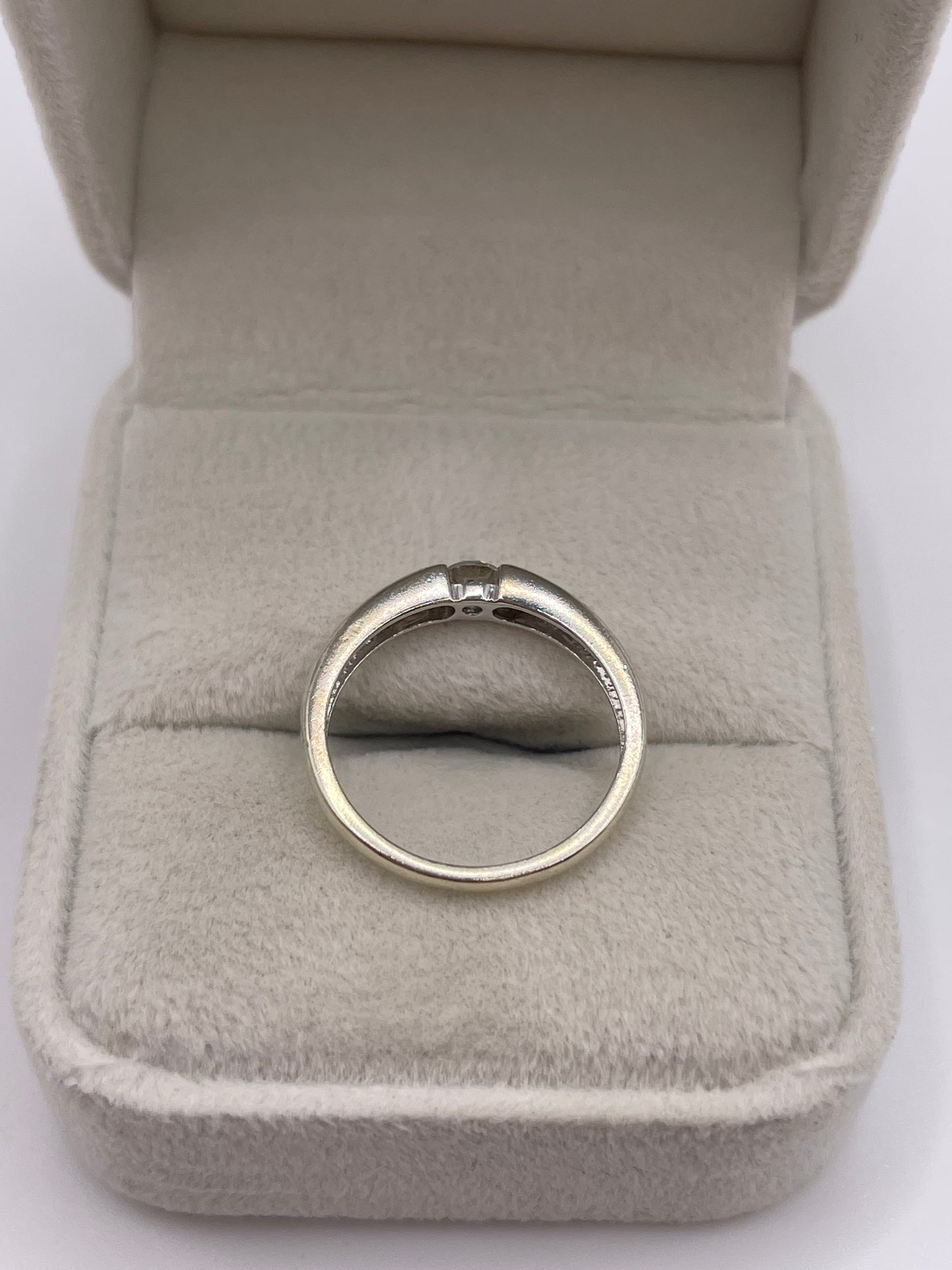 9ct white gold diamond ring