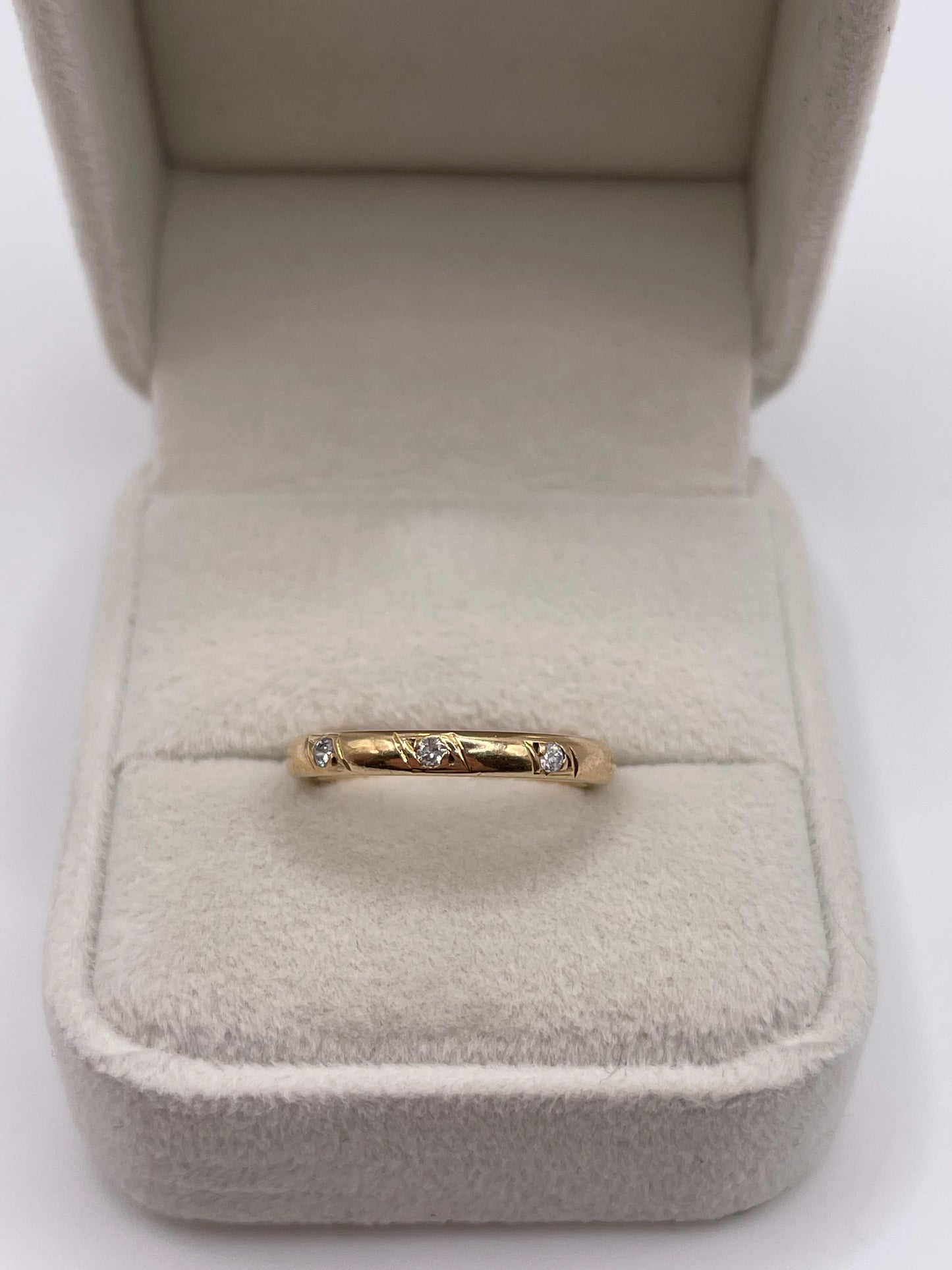 9ct gold diamond ring