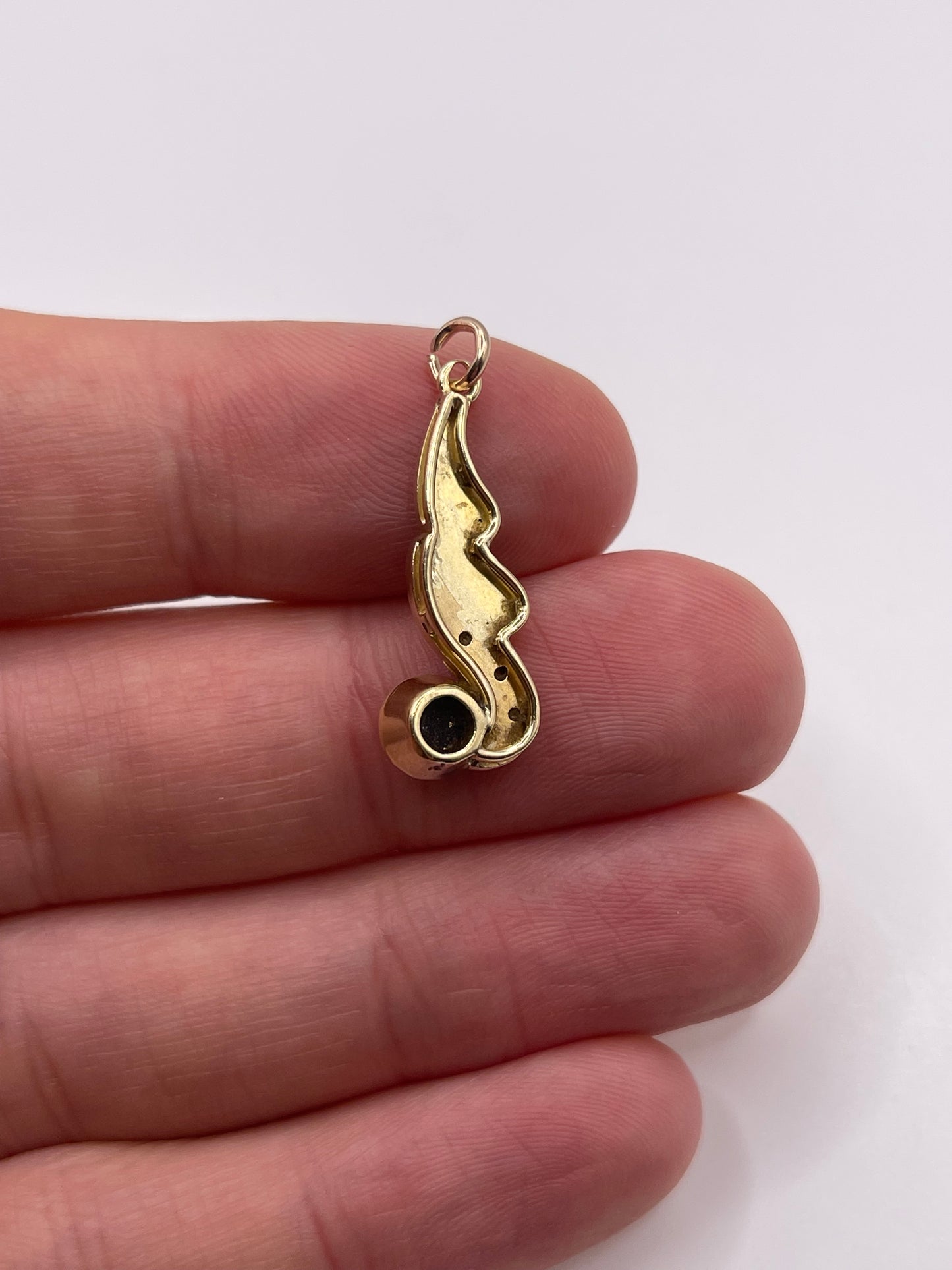 9ct gold cabochon sapphire and diamond pendant