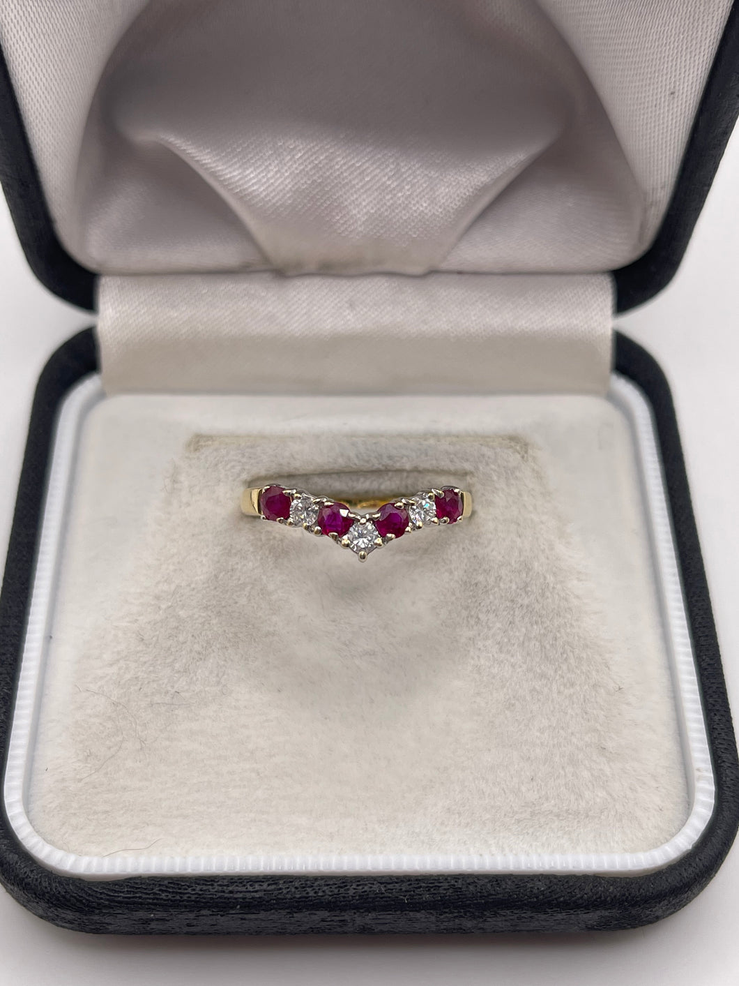 18ct gold ruby and diamond ring