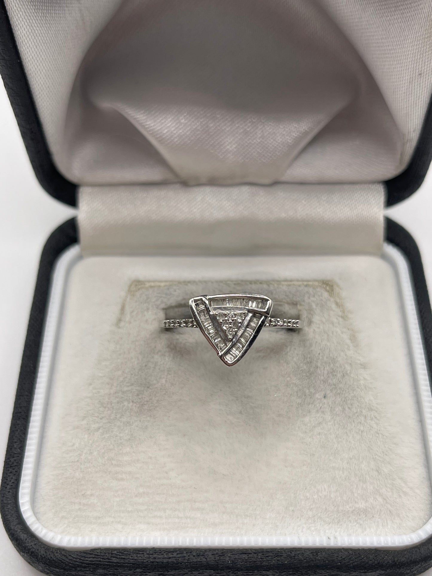 9ct white gold diamond cluster ring