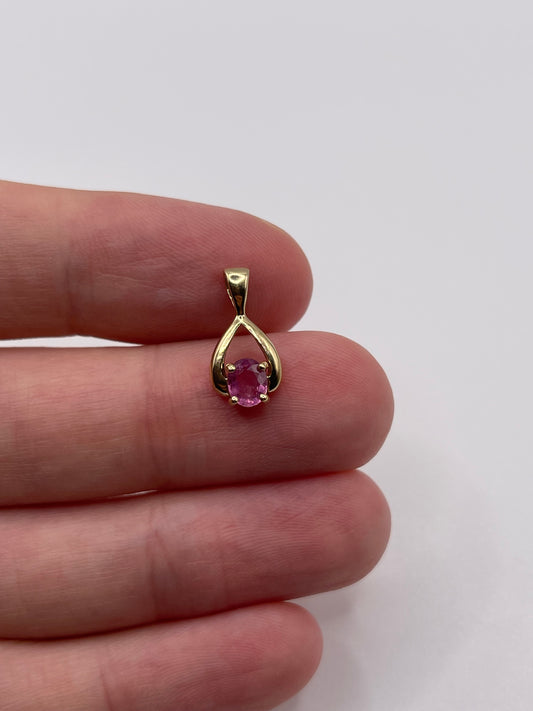9ct gold pink sapphire pendant