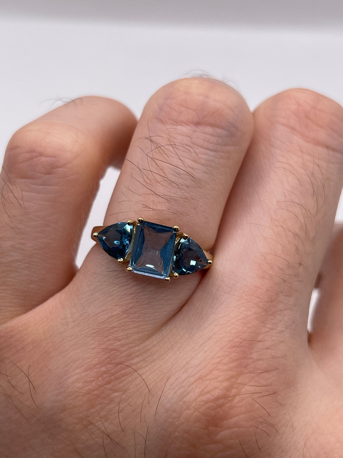 9ct gold blue topaz ring