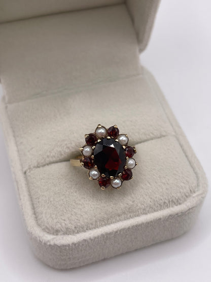 9ct gold garnet and pearl ring