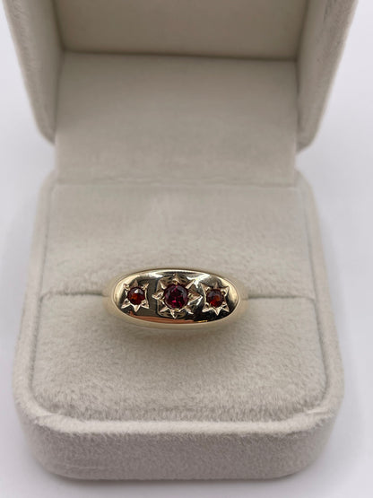 9ct gold garnet signet ring