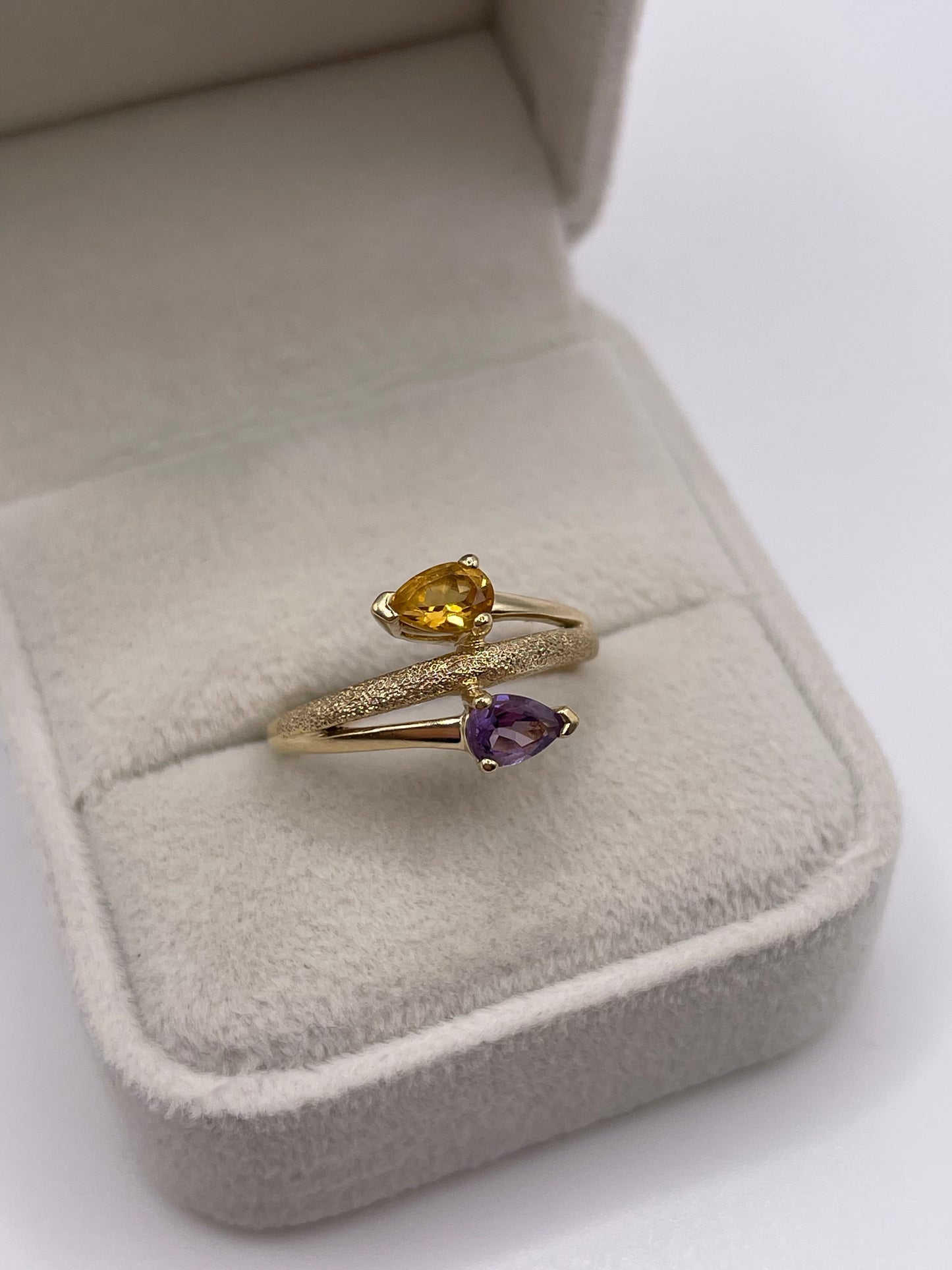 9ct gold citrine and amethyst ring