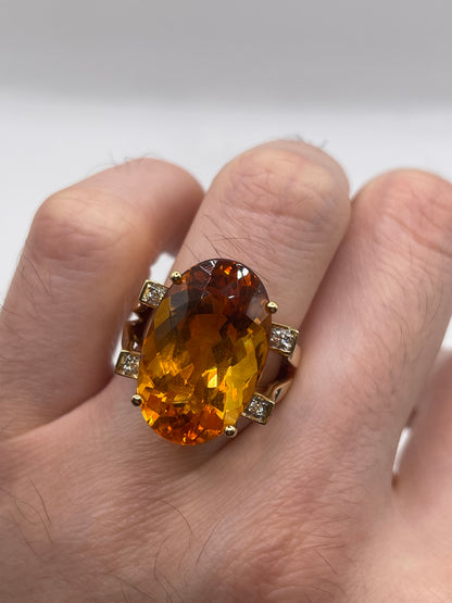 Heavy 18ct gold citrine and diamond ring