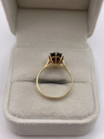 9ct gold garnet ring
