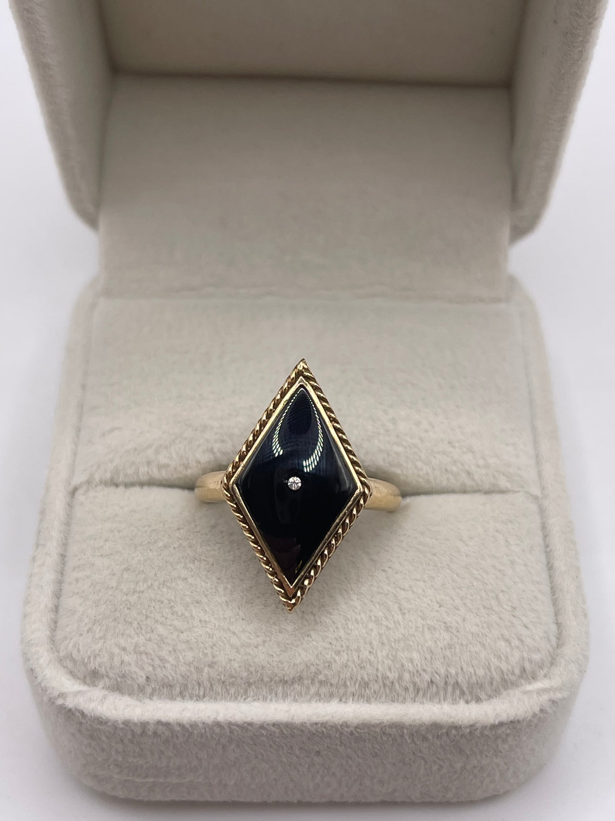 9ct gold onyx and diamond ring
