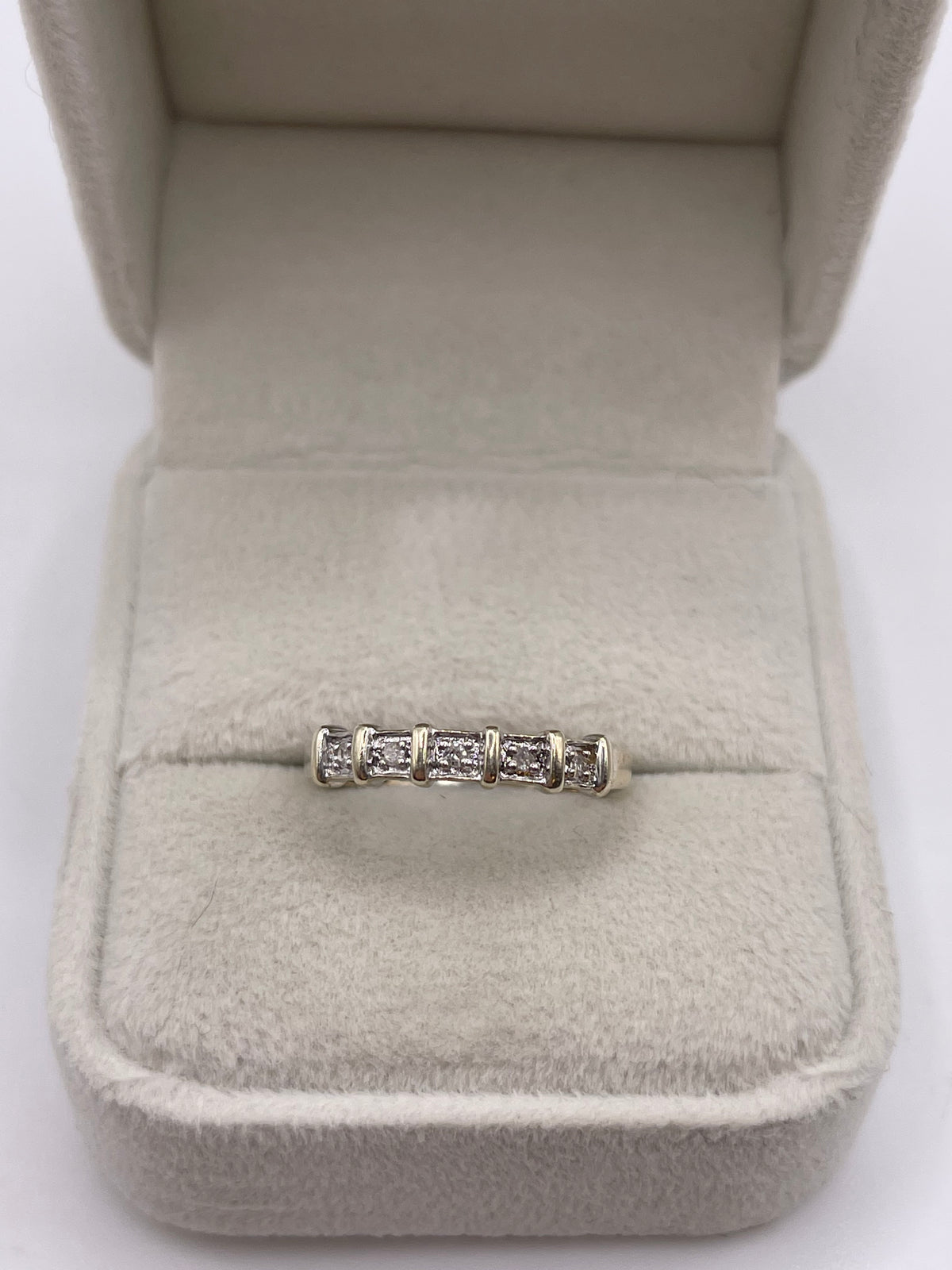 9ct white gold diamond ring