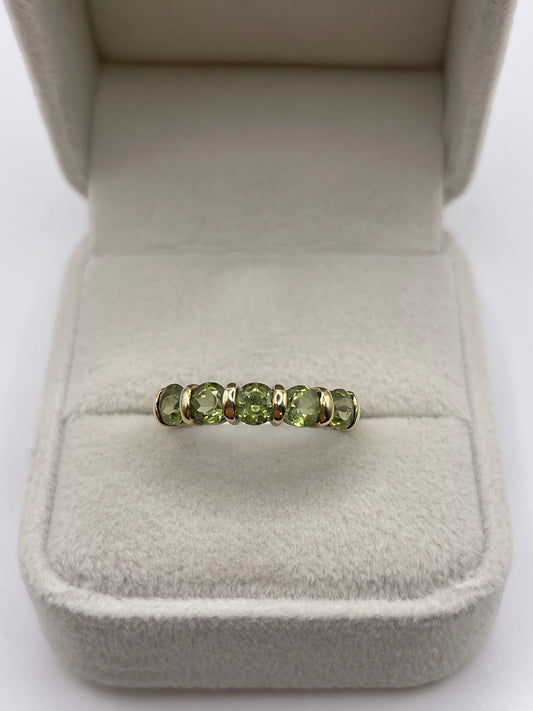 9ct gold peridot ring