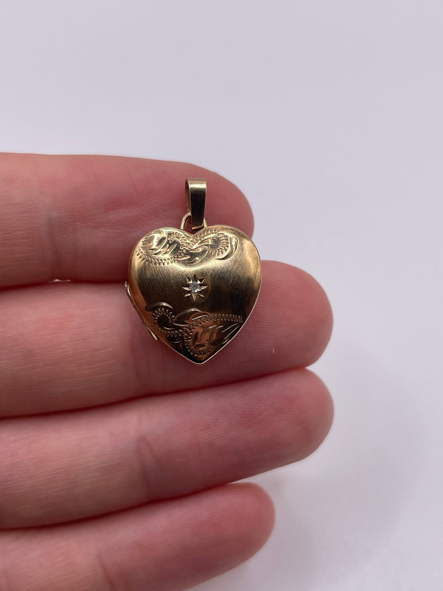 9ct gold diamond heart locket