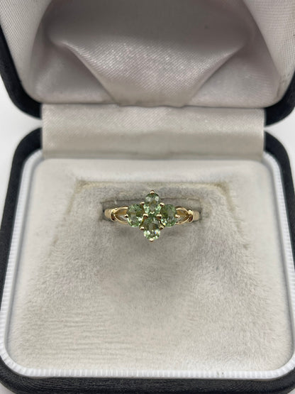 9ct gold green sapphire ring
