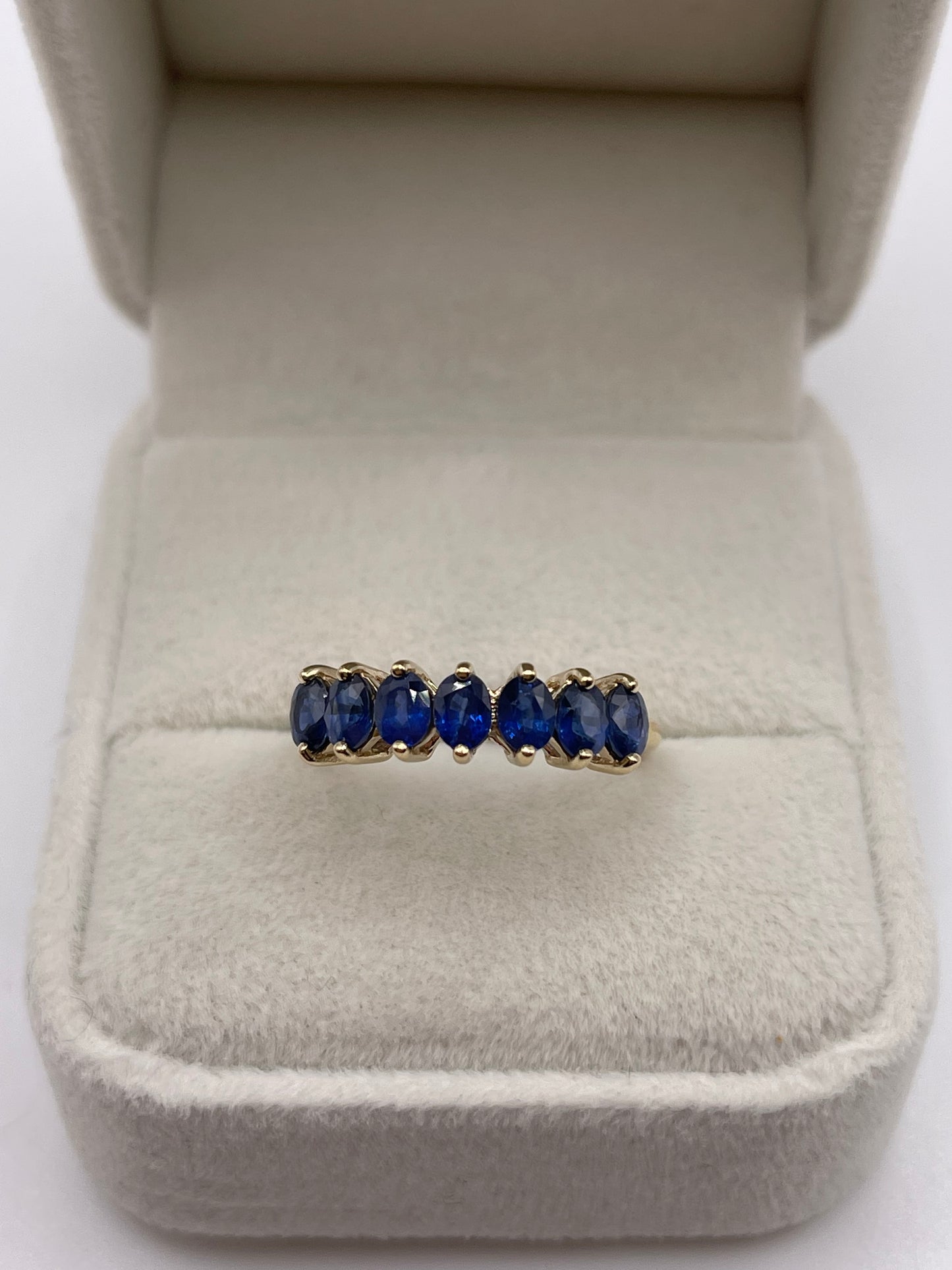 9ct gold sapphire ring