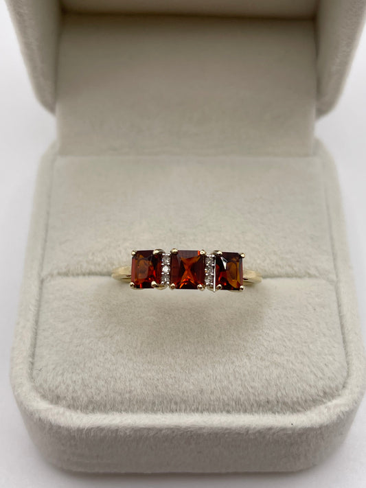 9ct gold garnet and diamond ring