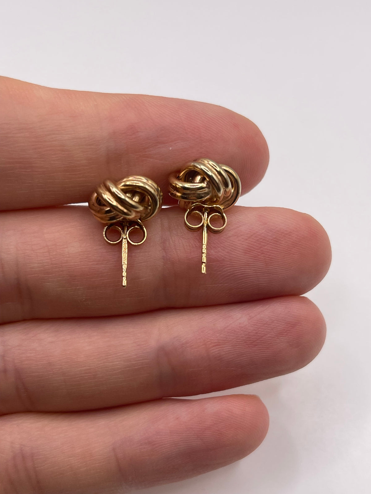 9ct gold knot earrings